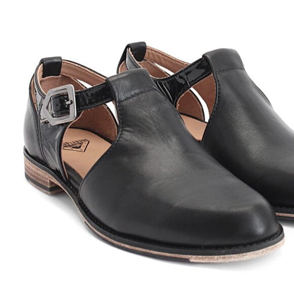 John Fluevog  Maria-Louisa Black Side-buckled t-strap shoe - size 10 - fits 9.5 - Picture 1 of 14